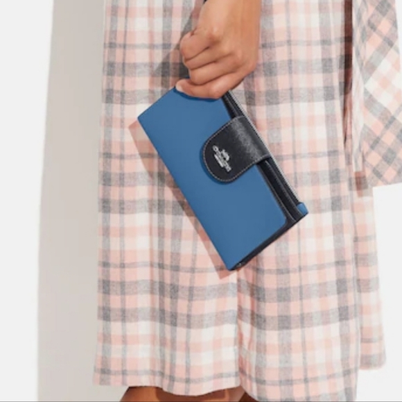 Coach Medium Tech Wallet - Picture 3 of 13